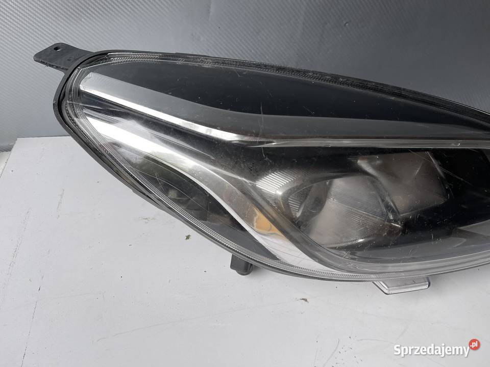 FORD FIESTA MK8 PRAWA LAMPA PRZÓD Ostroróg