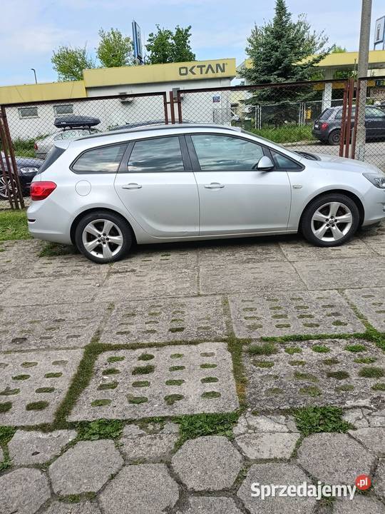 ŁKDPP sp z o o sprzeda Opla Astrę 2011 r manualna Łódź sprzedam
