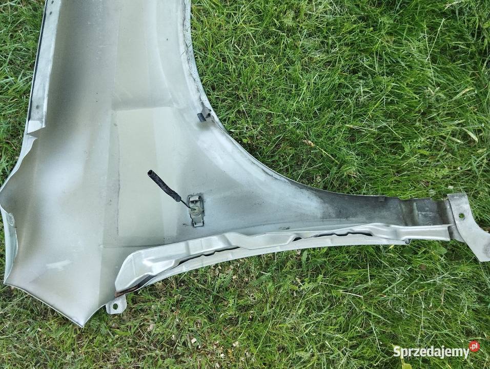 Błotnik przedni lewy Nissan Primera P12 Rok produkcji 2003 łódzkie Łódź