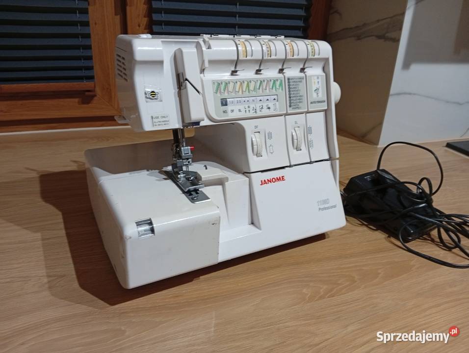 wielofunkcyjny coverlok Janome 1200D 574