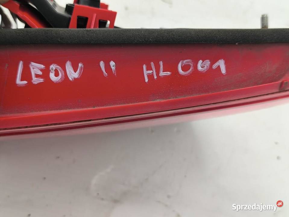 LAMPA W KLAPĘ PRAWY TYŁ SEAT LEON II 18 TSI 160
