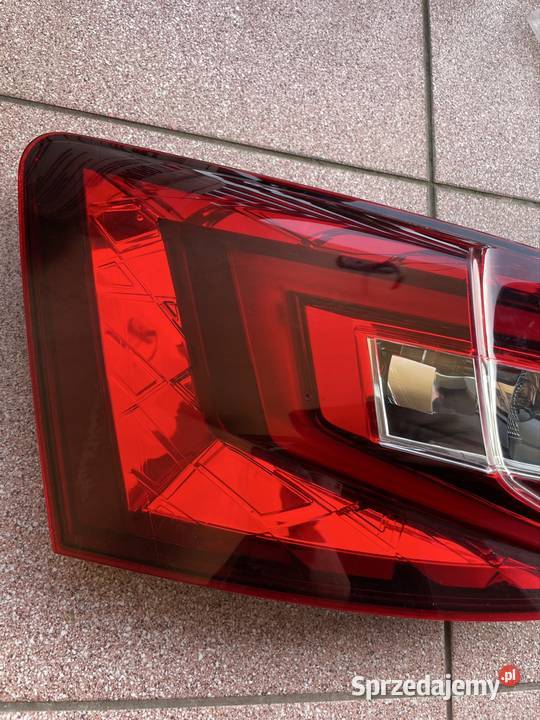 LAMPA TYLNA LED LEWA OE SKODA SUPERB COMBI sprzedam