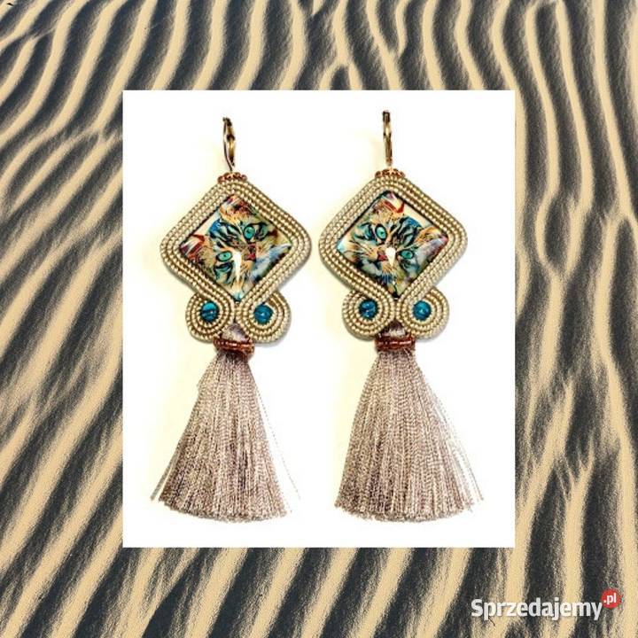 KOLCZYKI KWADRATY Z GRAFIKĄ KOTA beżowe SUTASZ Warszawa