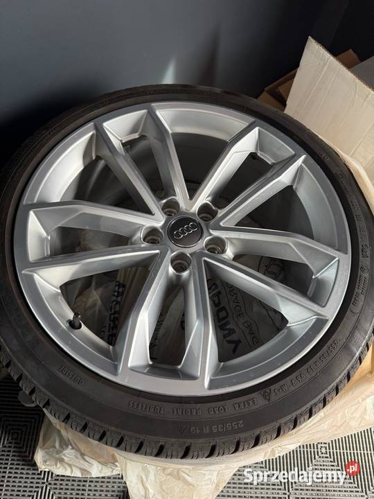 Aluminiowy koła AUDI Continetal 235x35R19 Sieradz