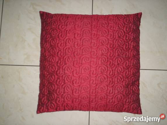 Używana poduszka z pikowaną wiśniową poszewką 43 Pościel i koce