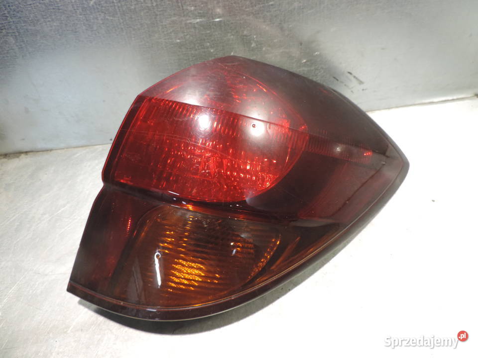 SUBARU LEGACY IV LAMPA PRAWY TYŁ KOMBI
