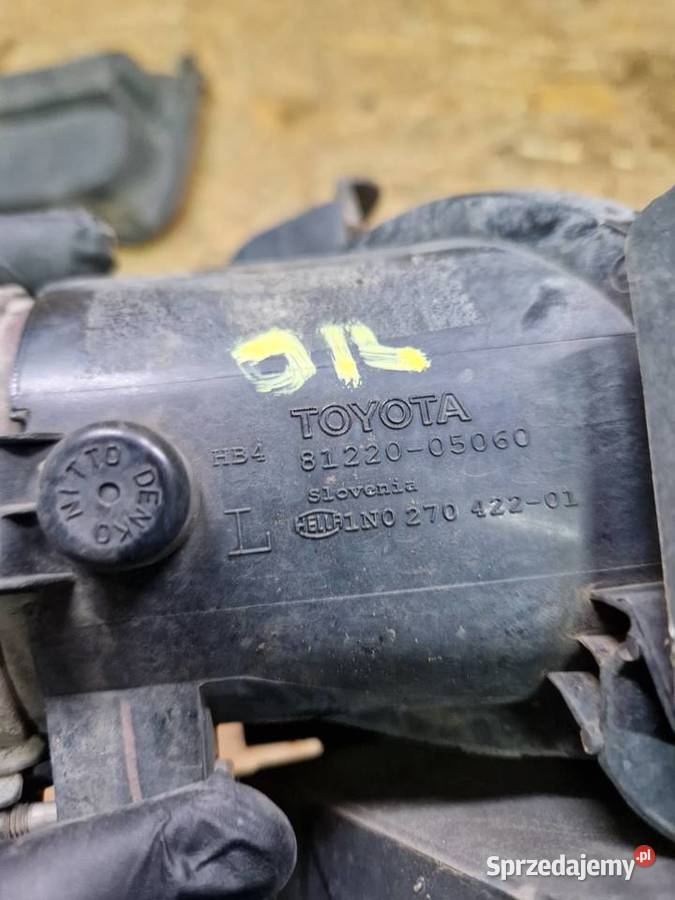 Toyota avensis T25 przedlift halogen lewy przód Lampy przeciwmgielne Złotoryja
