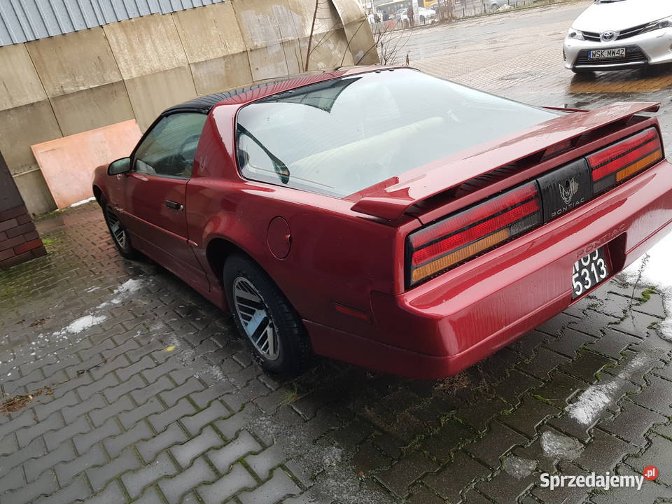 Syndyk sprzeda samochód marki Pontiac Firebird Firebird Warszawa