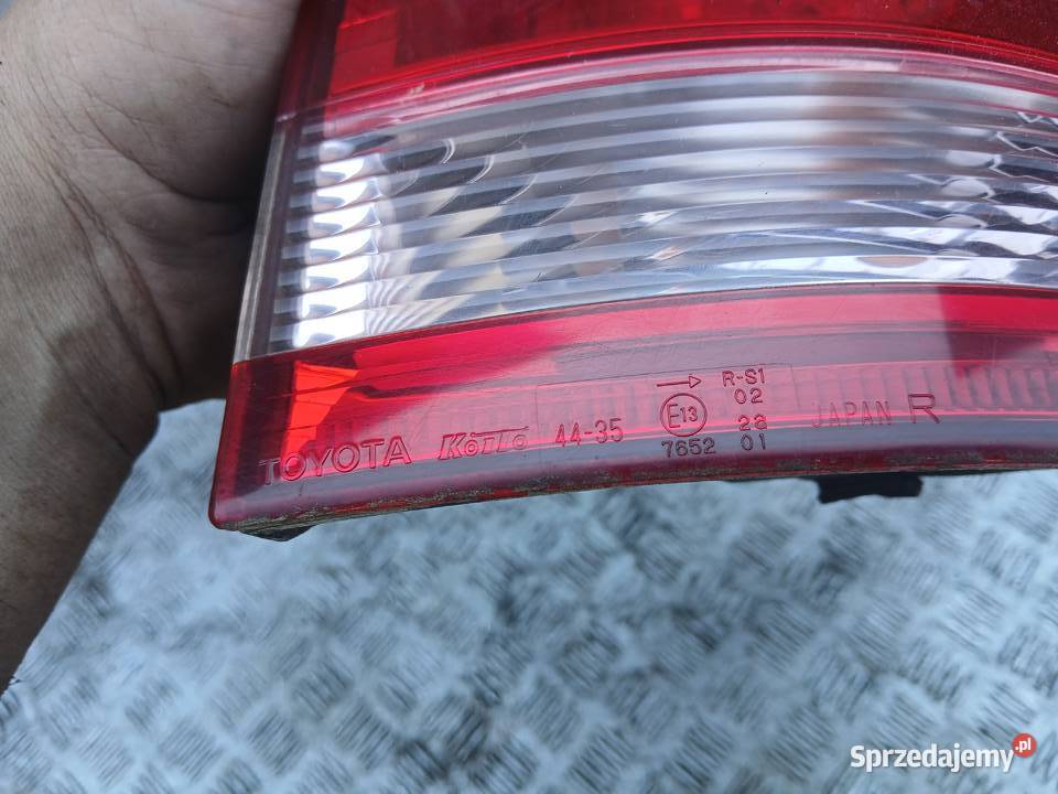 Lampa prawa tylna Toyota Avensis Verso 0103r Lampy tylne Radłów