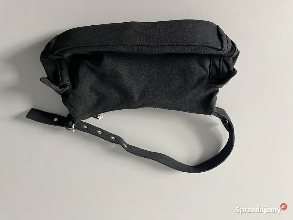 czarna torba torebka do reki kieszenie sinsay