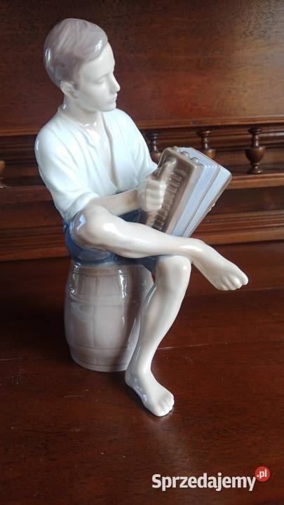 Figurka Szczęśliwy żeglarz grający na akordeonie Gdańsk