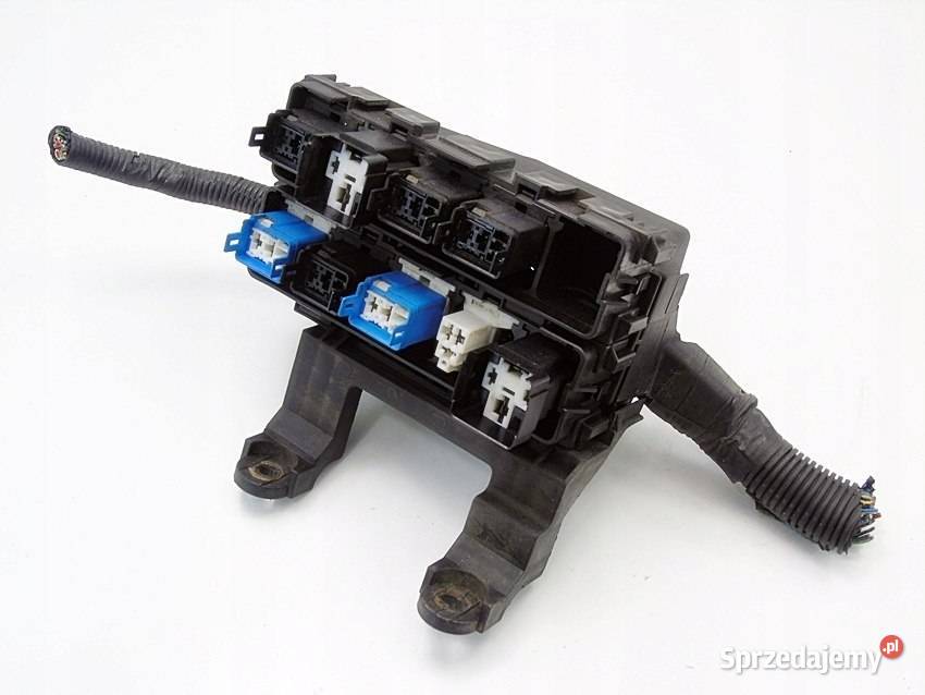 SKRZYNKA BEZPIECZNIKOWA NISSAN ALMERA TINO 2002 Sosnowiec sprzedam