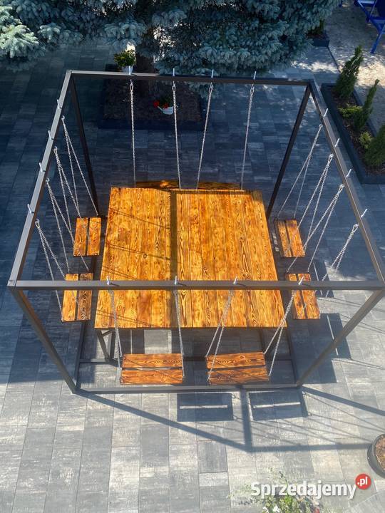 Stół ogrodowy z podwieszanymi siedziskami Niedrzew Pierwszy