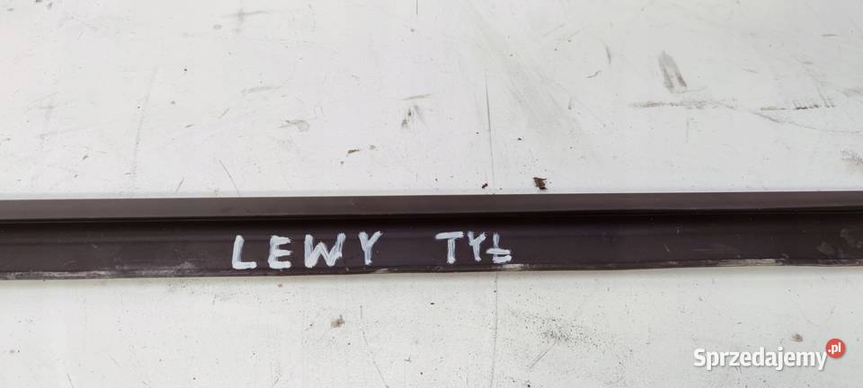 LISTWA DRZWI LEWY TYŁ MAT AUDI Q5 8R 8R0839477C Przystajń