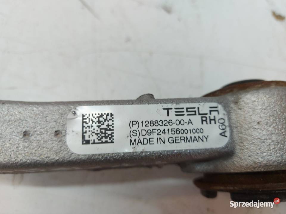 TESLA MODEL Y 2024r WAHACZ PRAWY GÓRNY PRZÓD