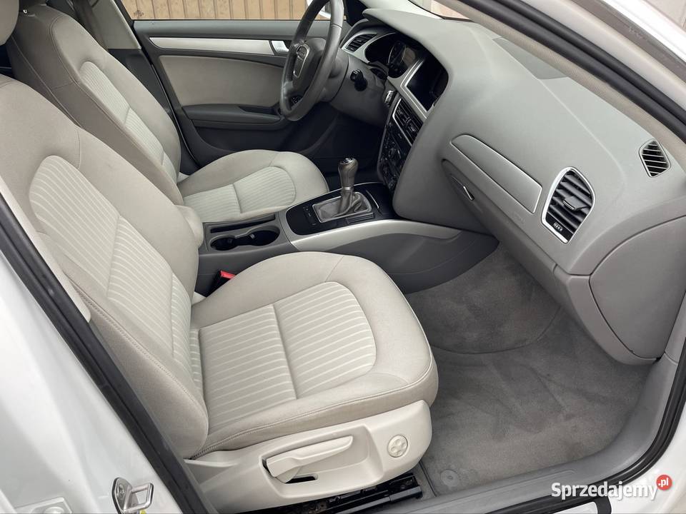 Audi a4 b8 kombi benzyna 6 bieg Alu klima grzane Częstochowa
