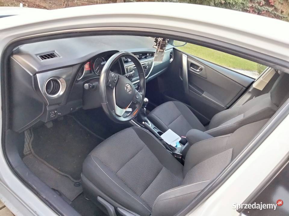 Toyota Auris niski przebieg Rok produkcji 2013 Starachowice