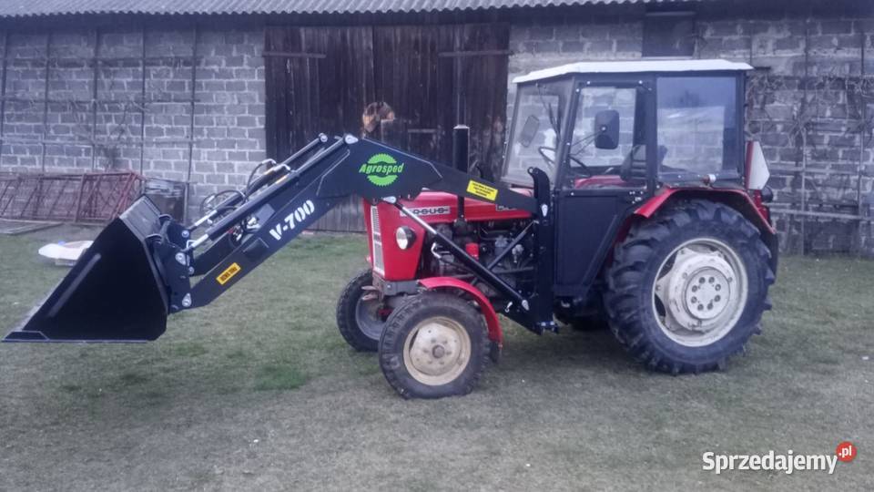 Ładowacz czołowy firmy Agrosped model V700 Zalesie