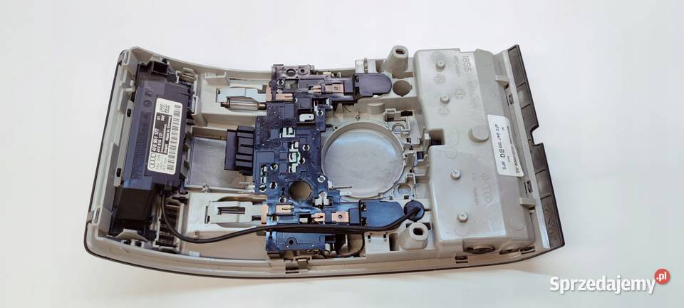LAMPKA PODSUFITKI OŚWIETLENIE KABINY AUDI A6 C6 osobowe Oświetlenie kabiny śląskie Przystajń