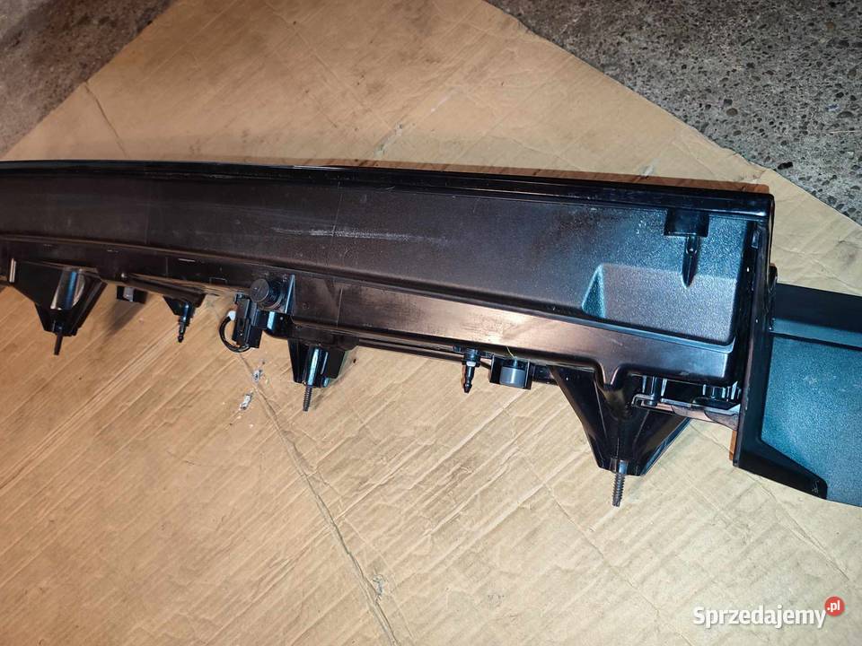 Dodge Challenger 2015 blenda klapa lampa tylna środek Głogów Małopolski