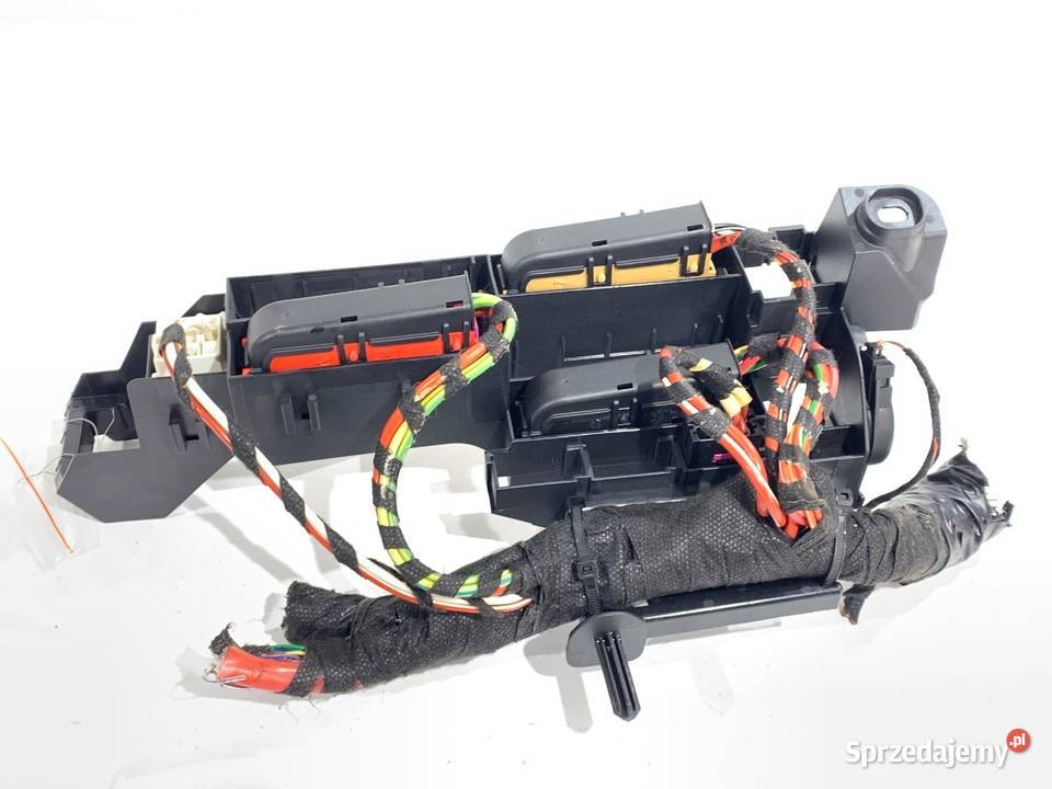 SKRZYNKA BEZPIECZNIKÓW AUDI A4 B9 8W0971845AT