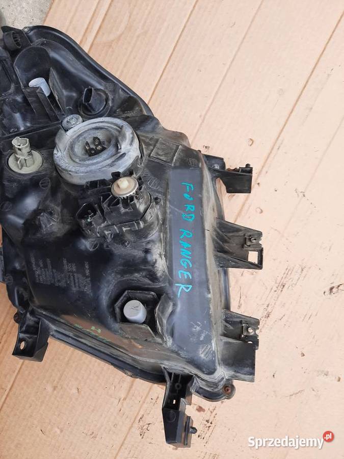 Lampa przód prawa FORD RANGER Staszów sprzedam