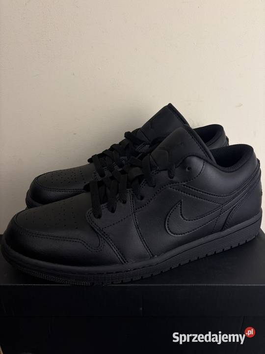 ButySneakersy Air Jordan 1 Low Triple Black Katowice