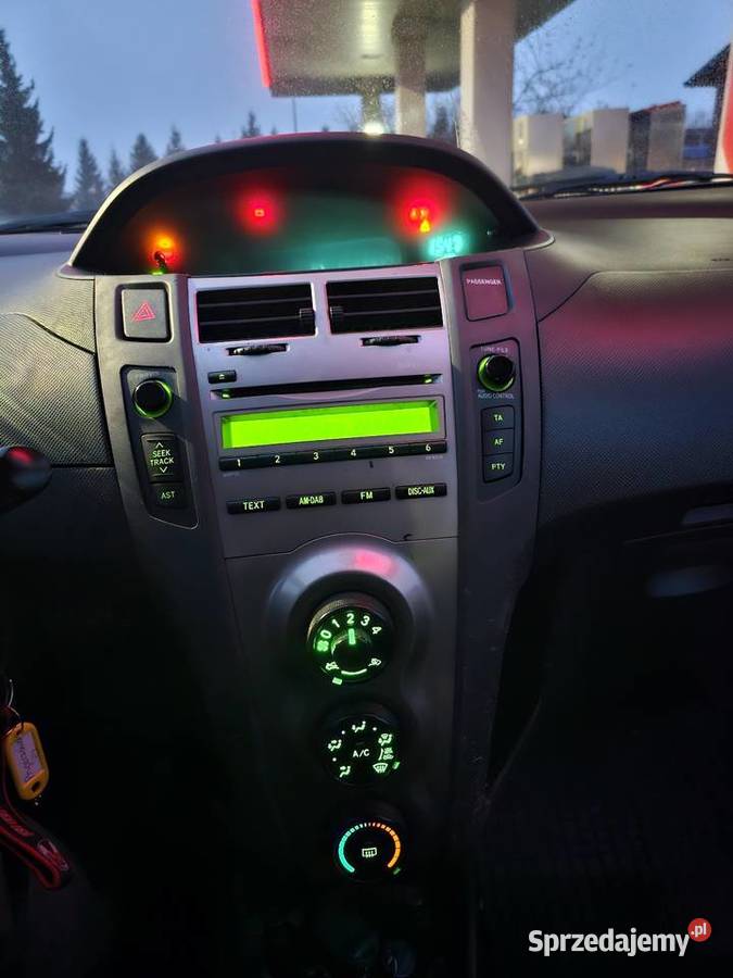 Toyota Yaris 10 2010 KLIMATYZACJA czerwony