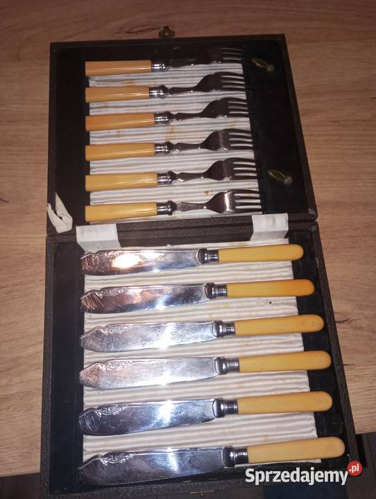 Komplet sztućców z rękojeścią z bakelitu Biłgoraj