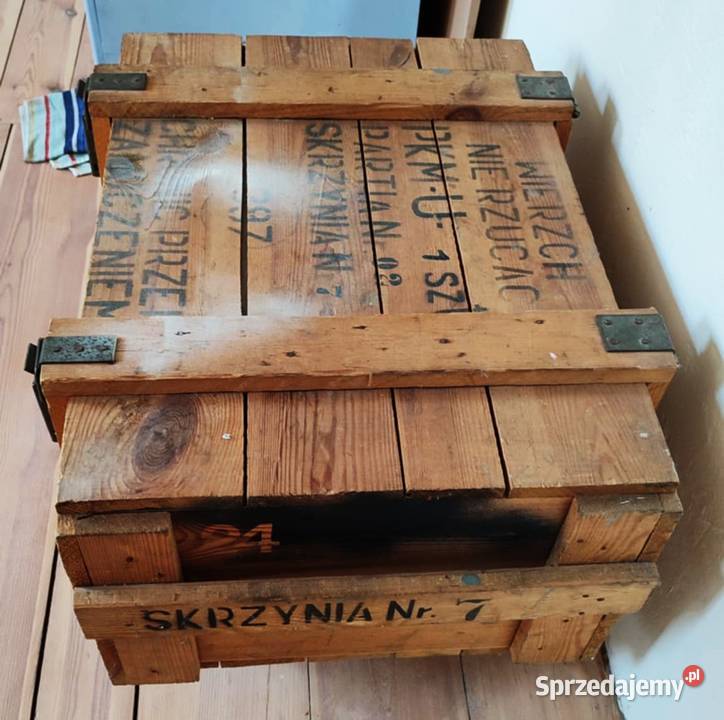 Duża skrzynia drewniana wojskowa na kołach Gdańsk