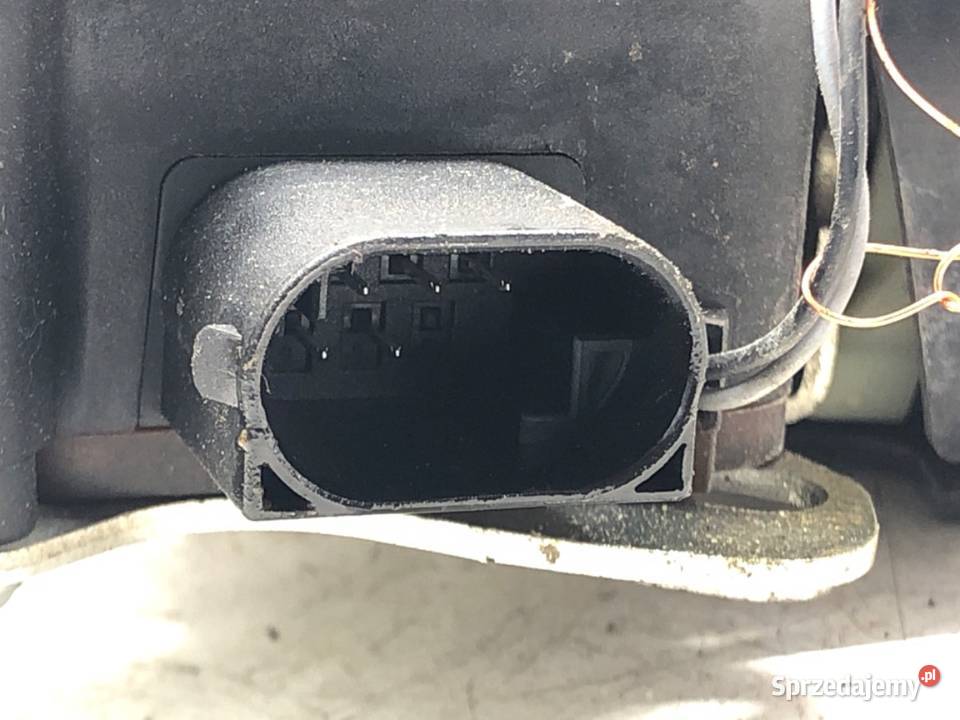 ZAMEK TYŁ LEWY MERCEDES W639 Van minibus