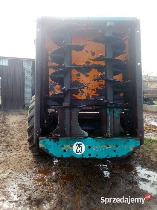 Rozrzutnik obornika nieuszkodzony Czarnoty sprzedam