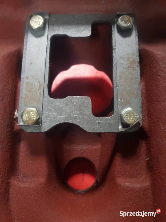 501702025 Pokrywa skrzyni biegów MTZ lubuskie Sulechów