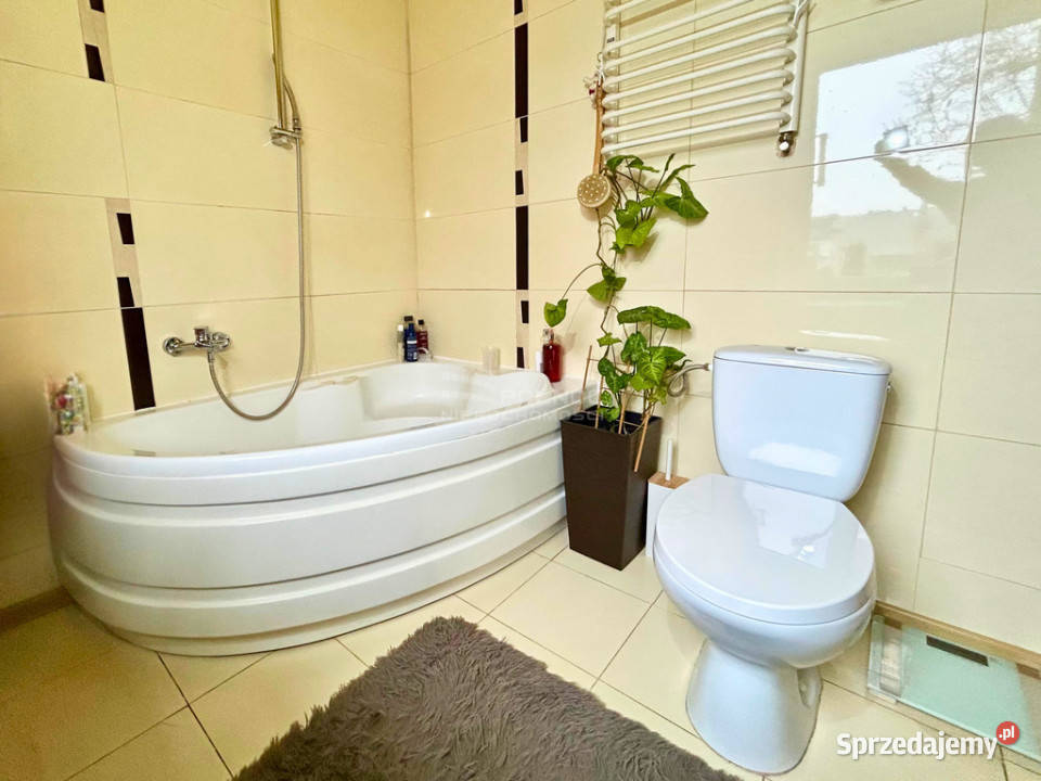 Funkcjonalny dom z basenem w Tomaszowie Tomaszów Lubelski