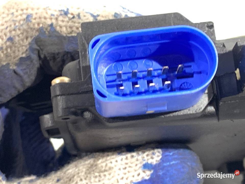 ZAMEK DRZWI PRAWY PRZÓD VW GOLF V Hatchback