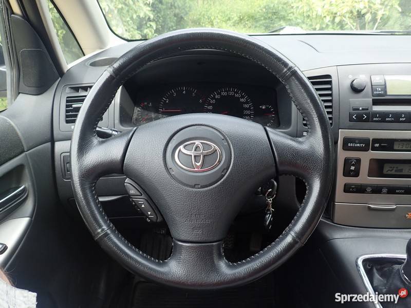 Sprzedam niezawodną Toyotę Corollę Verso 1995cm3 opolskie