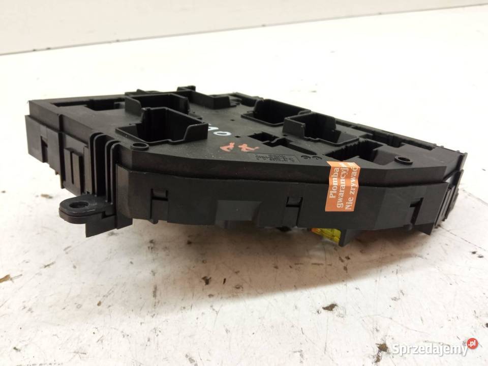 SKRZYNKA BEZPIECZNIKÓW 1670498 20 D 183 Bmw