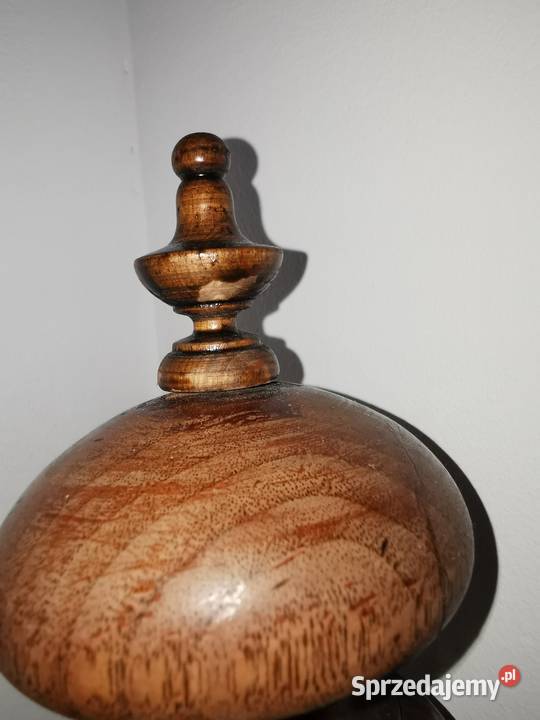 Łóżko ręcznie zdobione do negocjacji