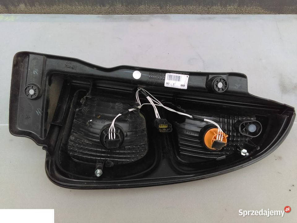CITROEN C3 PICASSO LAMPA LEWA TYŁ