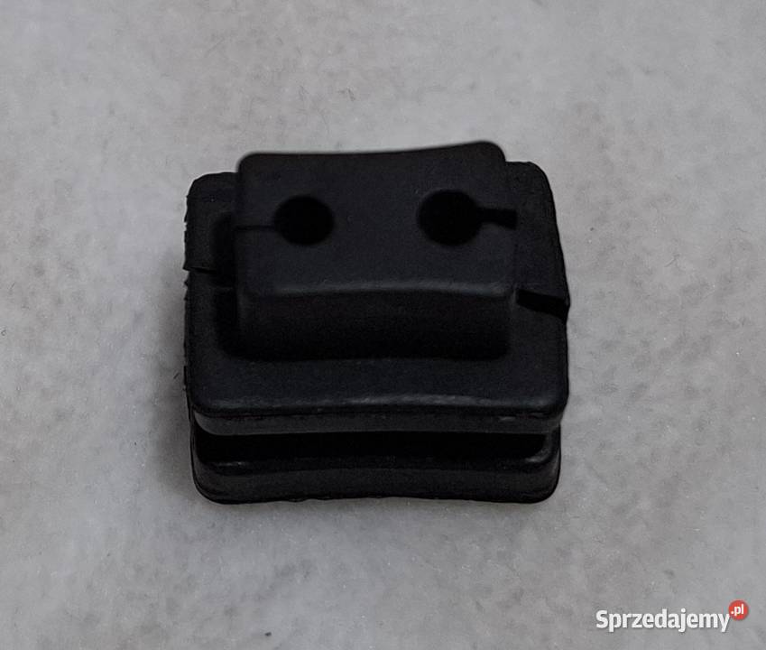 Przelotka przewodów zasilania silnika do