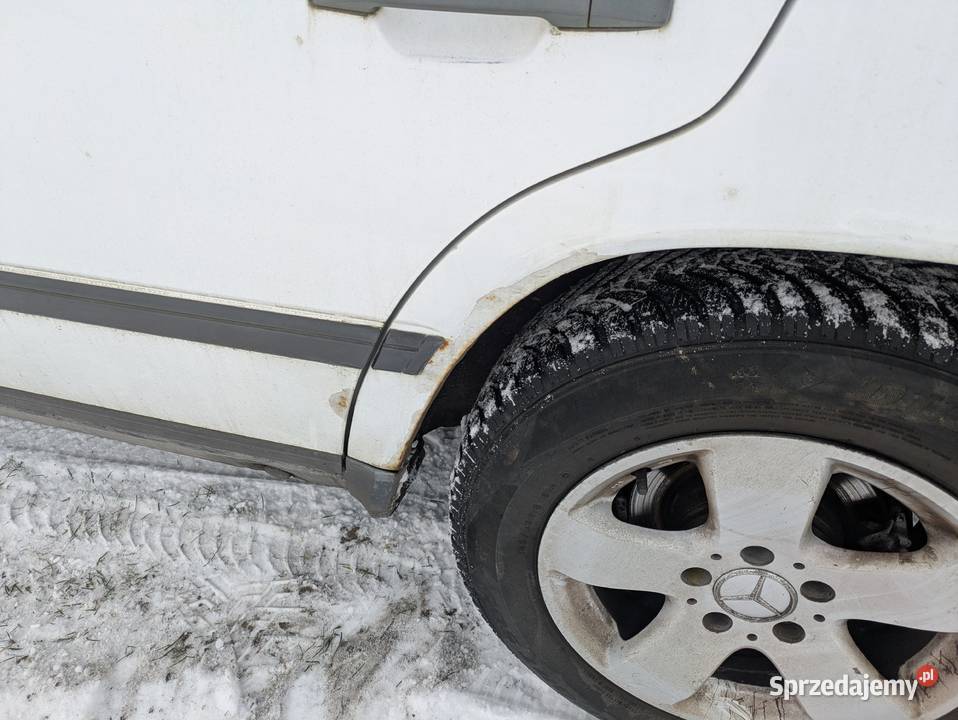 W124 Mercedes Benz wąska listwa 230e 23 benzyna Wołczyn