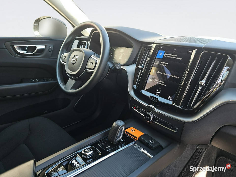 Volvo XC 60 B4 B Momentum Kombi DW7LN30 II 2017 czarny Janki sprzedam