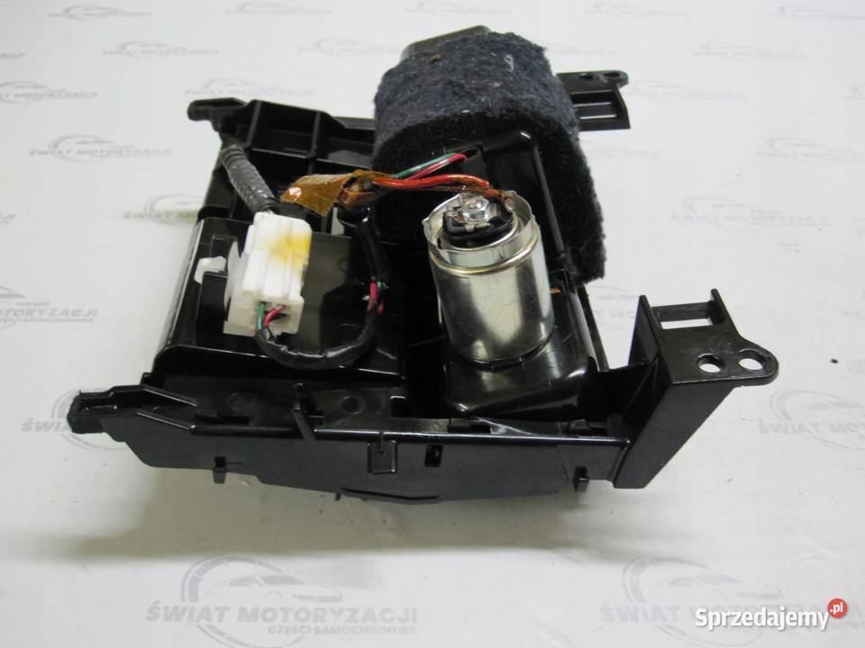 LEXUS IS II 08r gniazdo zapalniczki panel