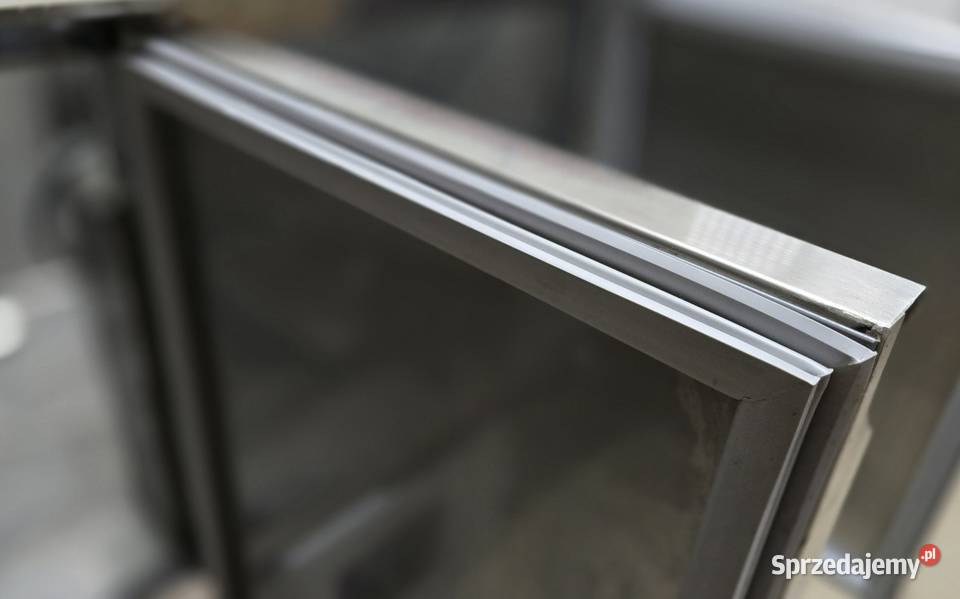 Stół chłodniczy 3 drzwiowy STALGAST 832232 z sprzedam