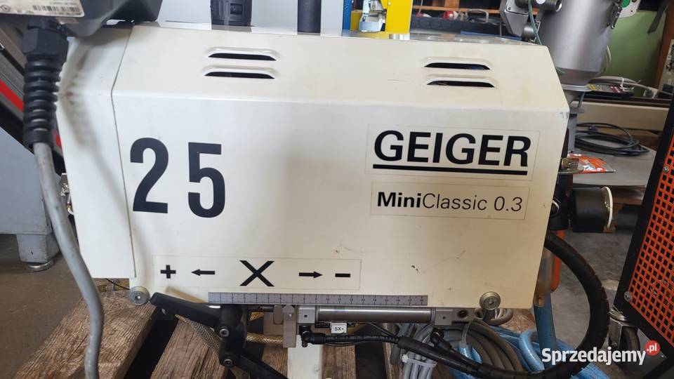 Robot manipulator do wyciągania detali z formy Białogard
