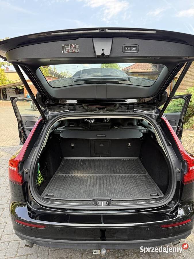 Volvo v60 B4 mild hybrid skóry stan 211KM Volvo