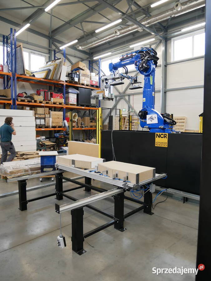 Robot do zbijania stelaży ram skrzyń boczków