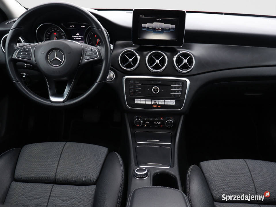 Mercedes GLA GLA 200 gniazdo USB