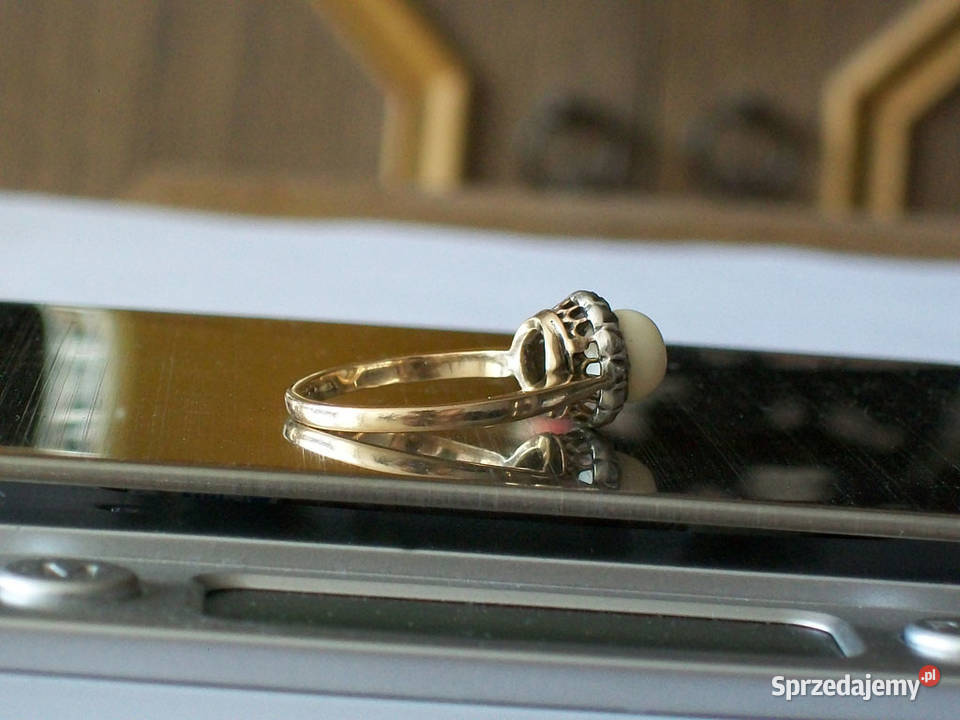 Złoty pierścionek z białym koralem diamenciki Pierścionki Brzeg sprzedam