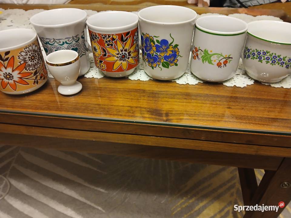Porcelana z czasów PRLu sygnowana Warszawa